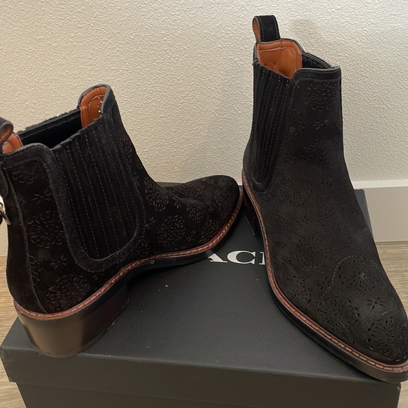 COACH Bowery Chelsea Boot with Cut Out Tea Rose in Black Suede Leather S… - Picture 5 of 15